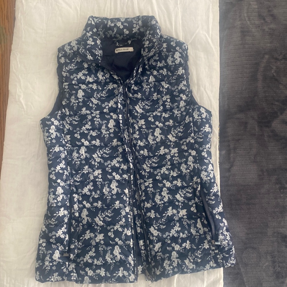 RARE EARTH Blue floral puffer vest